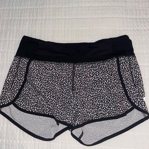 Black and White Lululemon Speed-Up Low-Rise Short